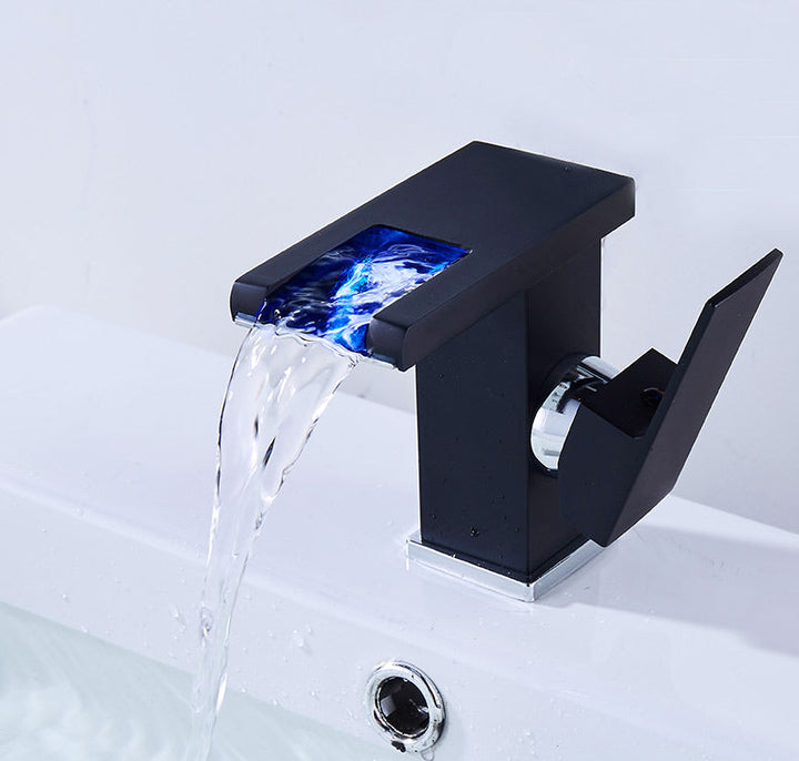 Mitigeur LED innovant pour lavabo, avec éclairage couleur pour indiquer la température de l'eau, sécurité.