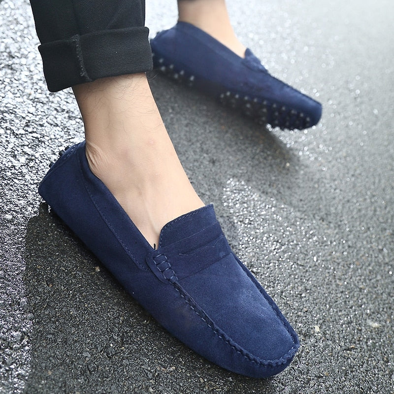 Mocassins homme style italien raffiné. Chaussures élégantes en cuir pour un confort durable.