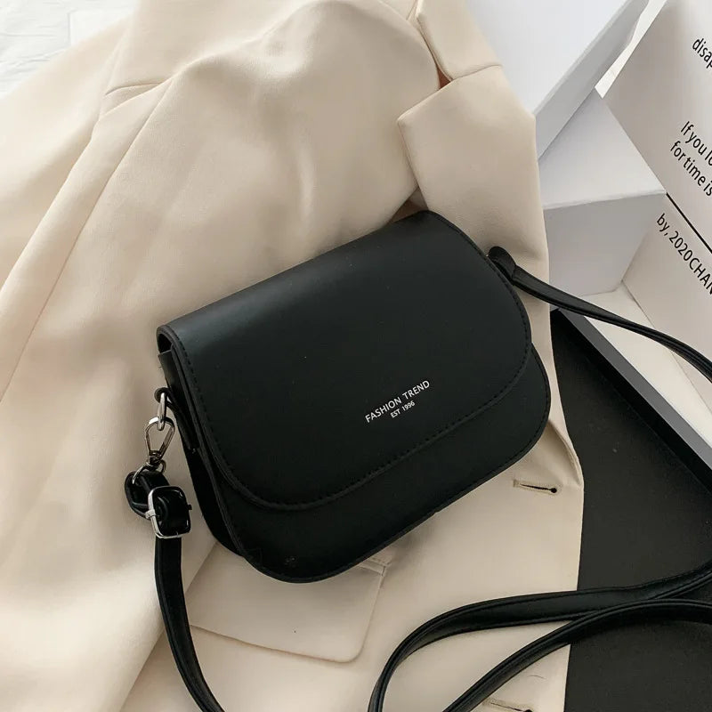 Petit sac à main élégant pour filles en similicuir, accessoire mode bandoulière, style tendance.