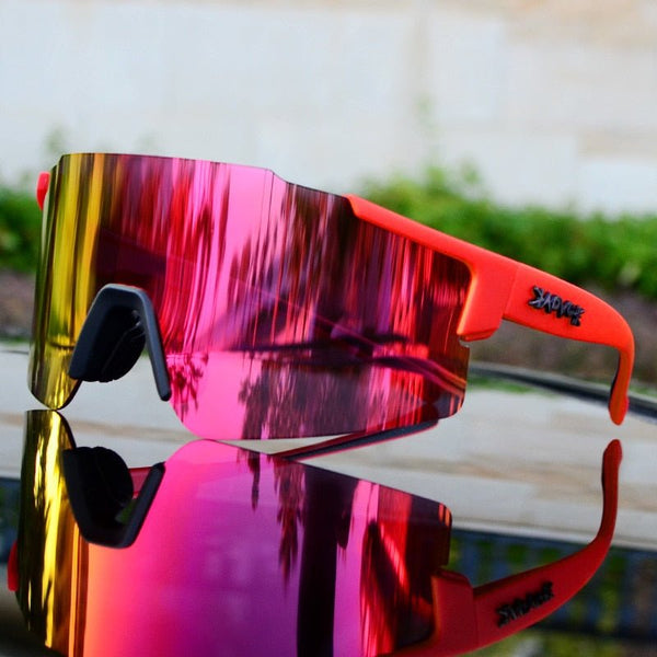 Lunettes de soleil unisexe avec verres réfléchissants, idéales pour le sport et le cyclisme.