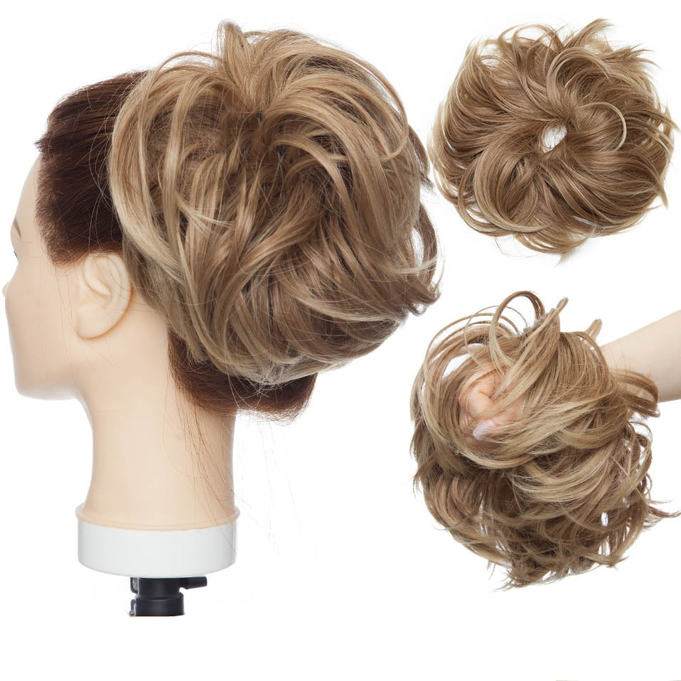 Élégant chouchou chignon désordonné synthétique, idéal pour un volume instantané.