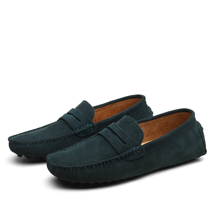 Mocassins homme casual chic. Idéaux pour un look décontracté mais sophistiqué en ville.