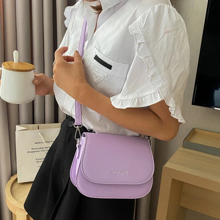 Sac à main pour jeunes filles, style sophistiqué en similicuir, idéal pour un look chic et décontracté.