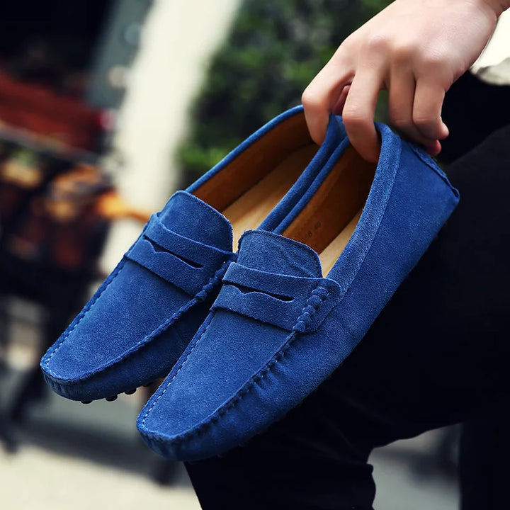 Mocassins SuaveStride hommes en cuir marron élégants et confortables, semelle anti-dérapante.