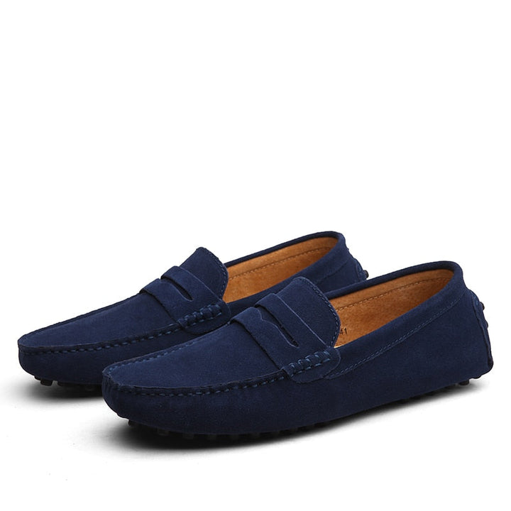 Mocassins homme intemporels. Confortables et chics, ils s'adaptent à toutes les occasions.
