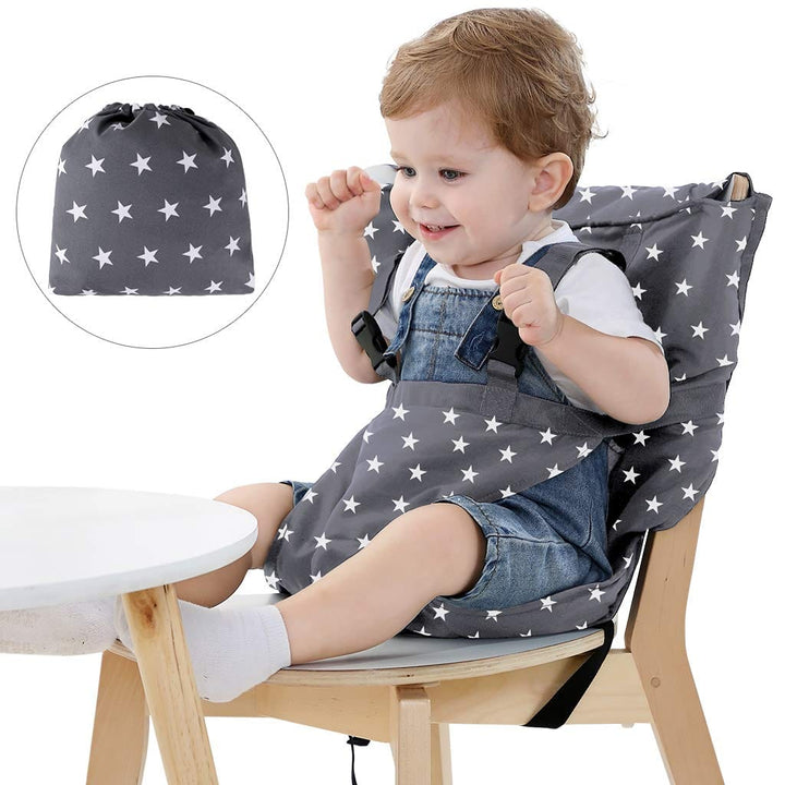 Chaise haute portable en coton lavable pour bébé, sécurisée pour les repas en voyage.