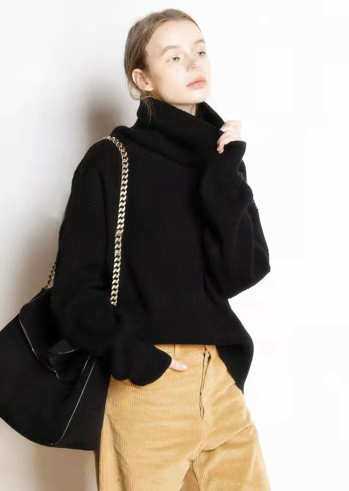 Pull col roulé chaud et ample pour femme, style décontracté.