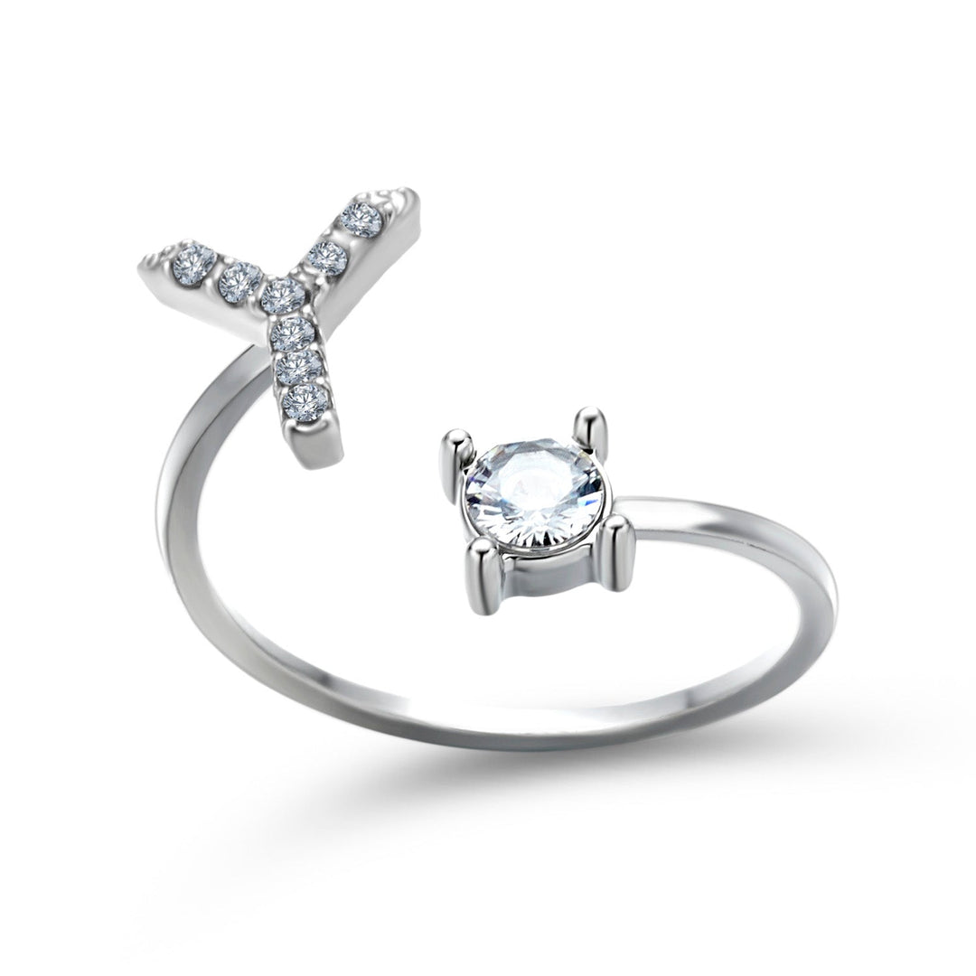 Élégante bague initiale pour femme, réglable, bijou personnalisé.