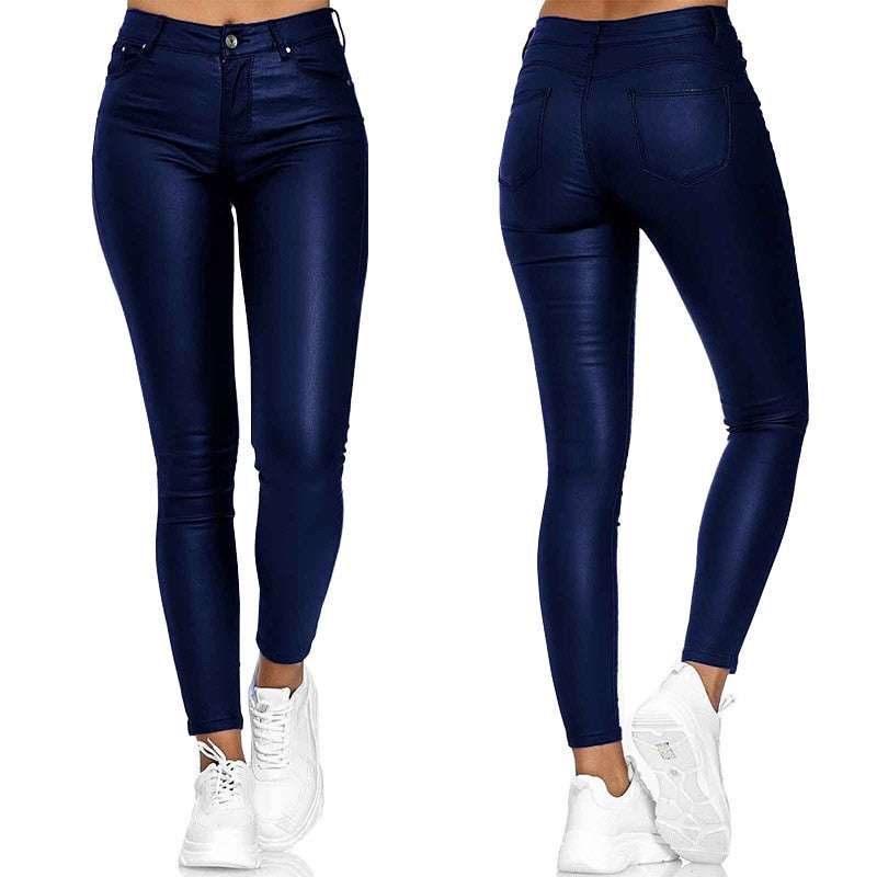 Pantalon ajusté taille haute femme en cuir stretch noir, confortable et très tendance.