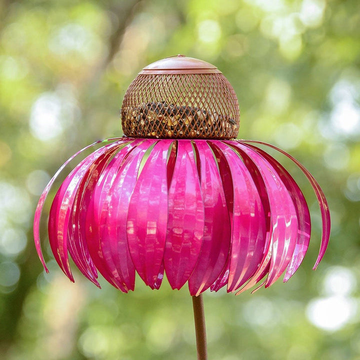 Mangeoire durable orange pour oiseaux, résiste aux intempéries, parfait pour décorer l'extérieur.