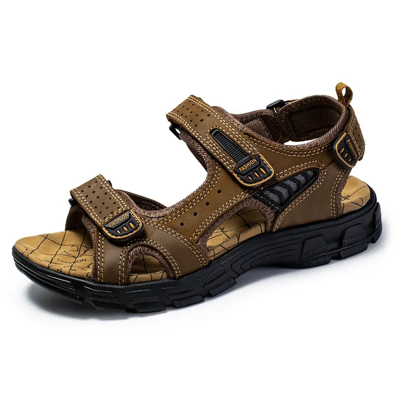 Sandales orthopédiques homme Hudson à triple velcro, offrant un ajustement parfait et un confort estival pour vos pieds.