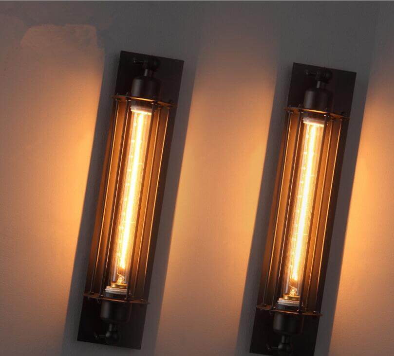 Applique murale E27, design industriel-rétro en noir ou argent, pour une déco intérieure distinctive.