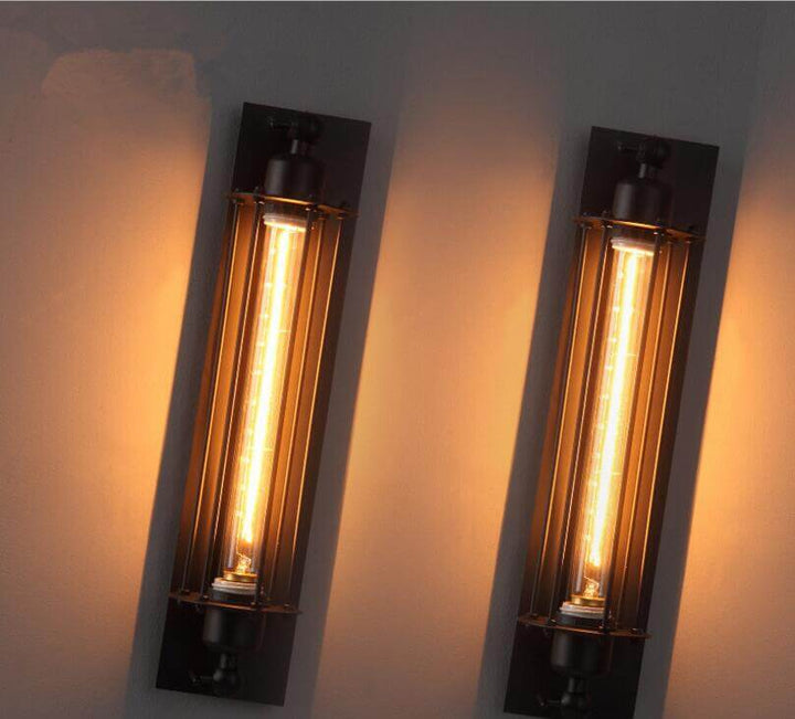 Applique murale E27, design industriel-rétro en noir ou argent, pour une déco intérieure distinctive.