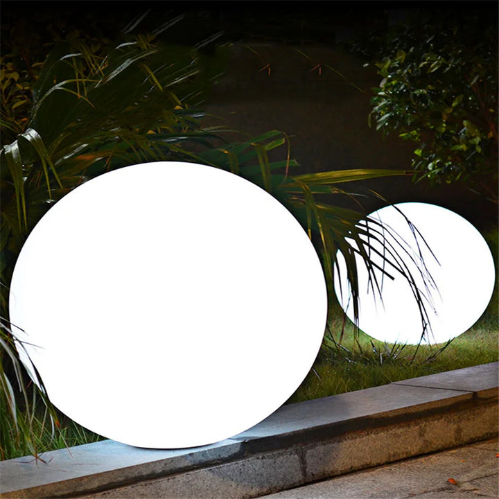 Sphère lumineuse flottante étanche LED RGB. Parfaite pour la piscine, le jardin et l'éclairage d'ambiance.