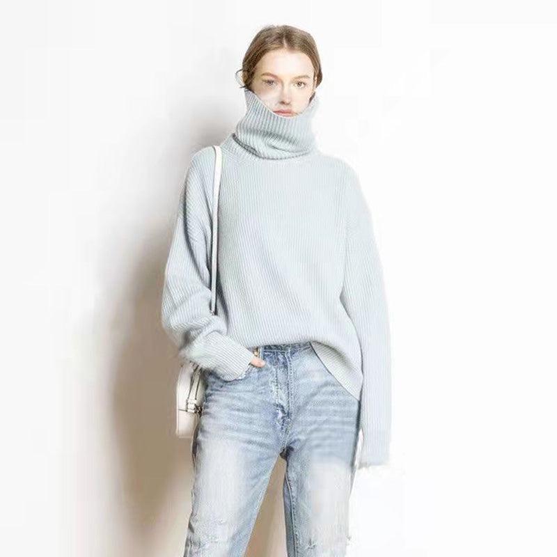 Col roulé femme ample et confortable, pour un look hivernal décontracté.