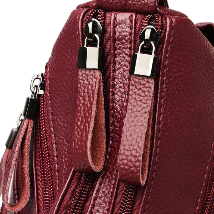 Élégant sac bandoulière bordeaux en similicuir pour femme, un accessoire mode incontournable et polyvalent.
