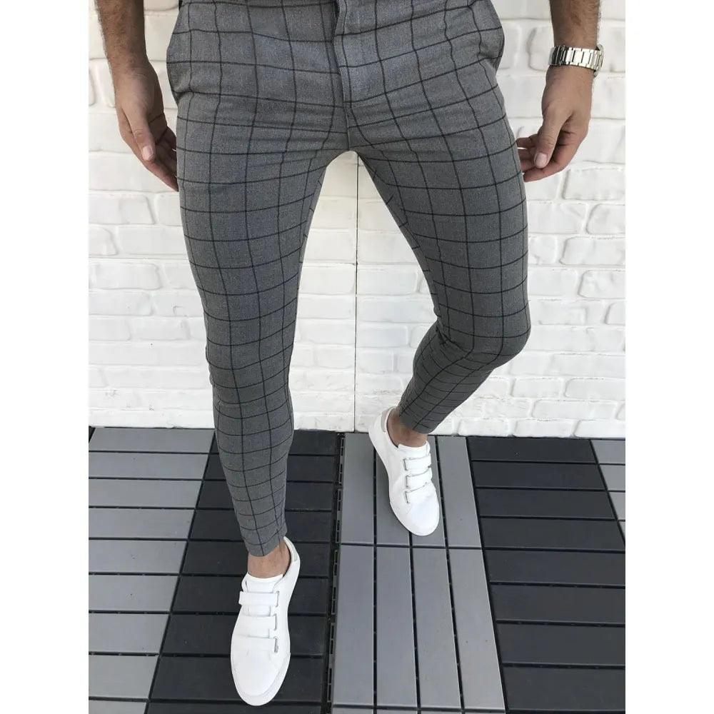 Pantalon en lin slim fit homme, motif carreaux sophistiqué, idéal pour l'hiver.