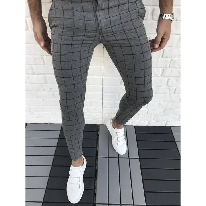 Pantalon en lin slim fit homme, motif carreaux sophistiqué, idéal pour l'hiver.