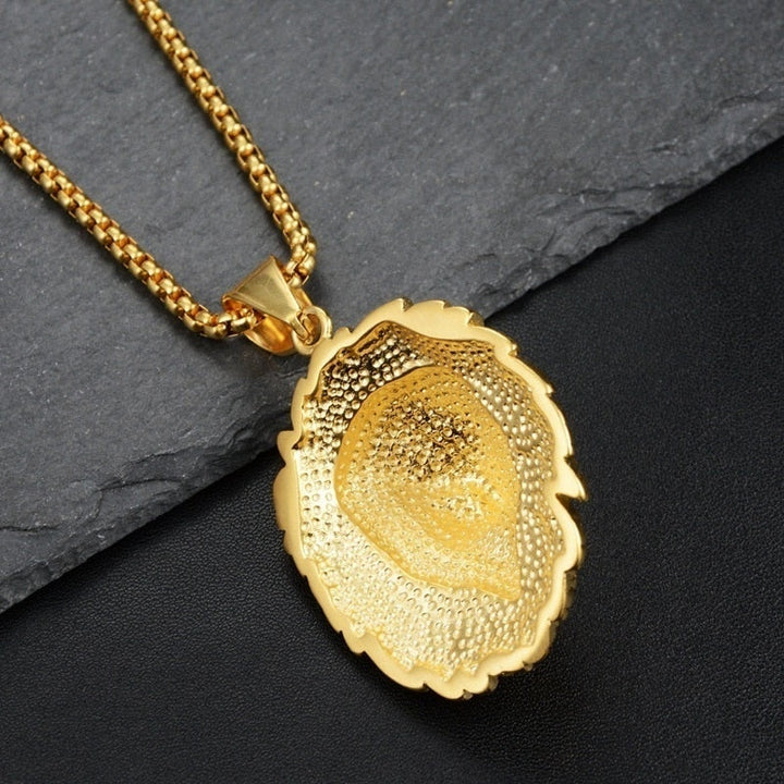 Élégant collier délicat pour femmes, pendentif brillant, accessoire mode intemporel.