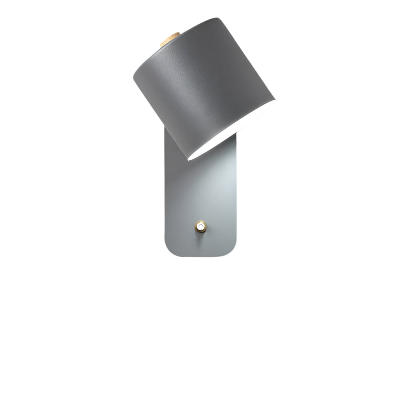 Applique murale LED design moderne LuminaStyle, parfaite pour une décoration intérieure chic et lumineuse.