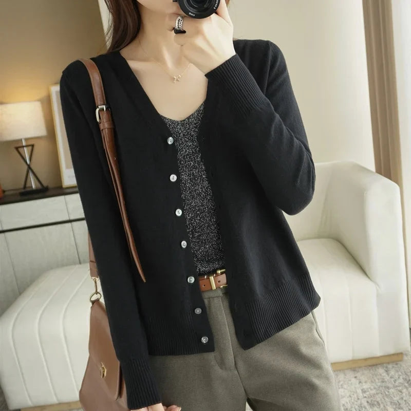 Idée cadeau: Cardigan Léa tricoté pour femme. Pull élégant et doux, confort garanti, mode polyvalente.