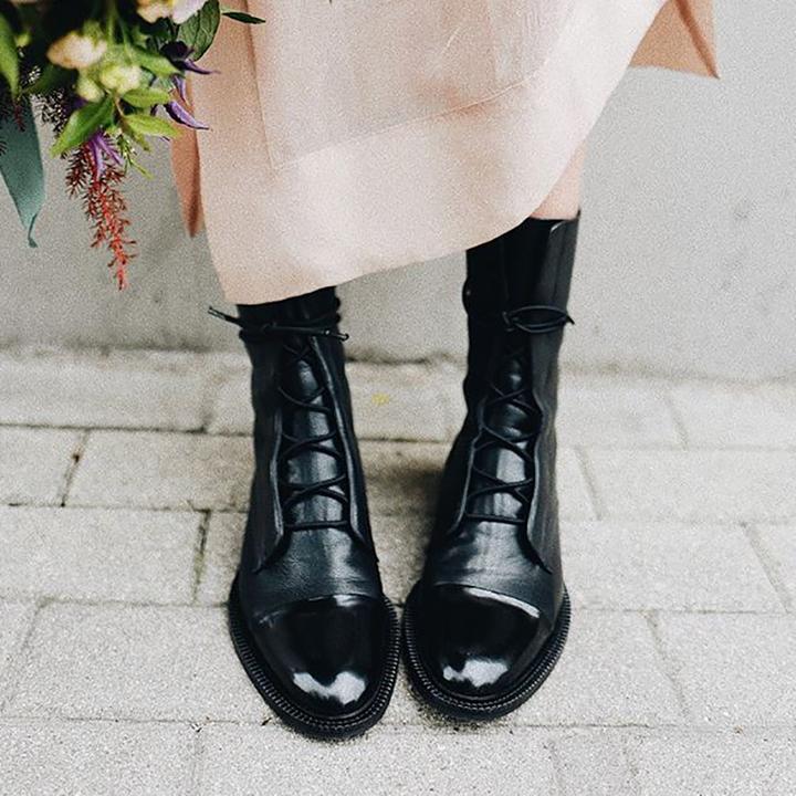 Mode féminine: bottes ClassicLift chic et confortables en cuir. Parfaites pour compléter n'importe quelle tenue.