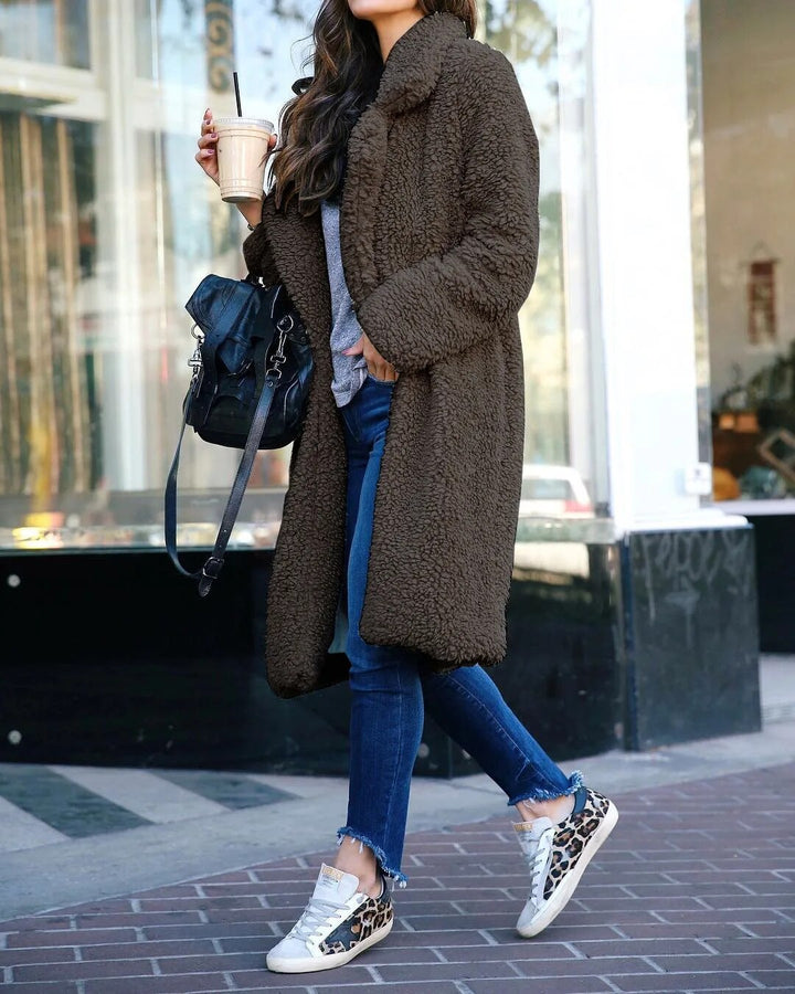 Manteau femme mode hiver, long, doux et chaud. Cette veste élégante assure confort et style durant la saison froide.