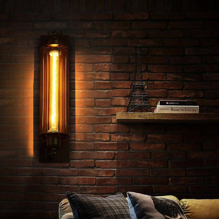 Luminaire E27 rétro-industriel argenté, excellent pour un éclairage d'appoint lumineux et stylé.