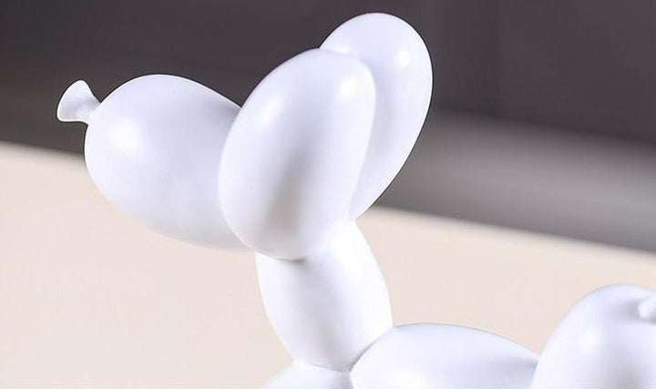 Sculpture chien ballon moderne en résine. Un élément de décoration d'art de luxe pour un intérieur stylé.