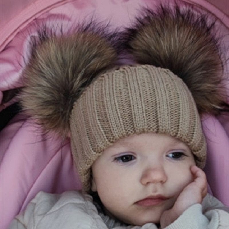 Bonnet chaud hiver acrylique avec double pompon fourrure pour toute la famille.