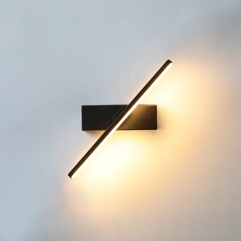 Applique murale LED AuroLite réglable à 330°, idéale comme liseuse pour chambre ou bureau. Éclairage moderne.