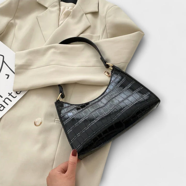Sac marron en cuir brillant, polyvalent et chic pour femme, parfait pour toute occasion.