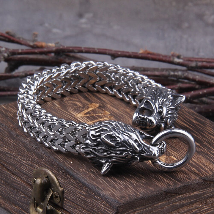 Bracelet homme en argent sterling, design détaillé du Loup Fenrir. Bijou viking inspiré de la légende de Ragnar.