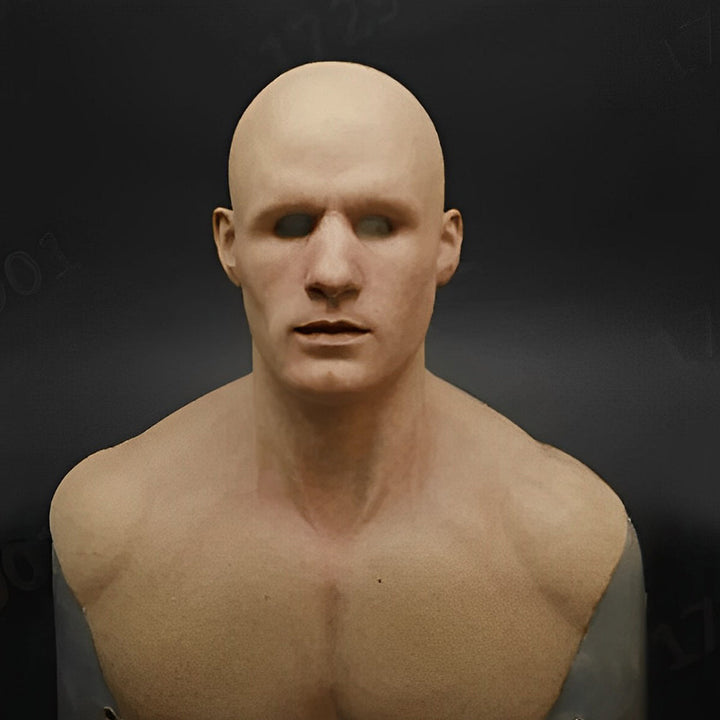 Masque vieillard réaliste en latex pour Halloween. Accessoire de cosplay détaillé et festif.