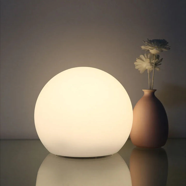 Lampe de table LED boule sans fil, rechargeable, illuminant 16 couleurs. Idéale pour chambre/salon.