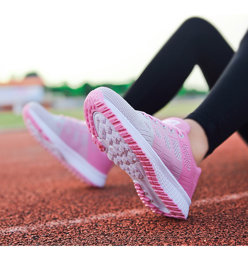 Chaussures de marche femme polyvalentes, légères, confortables et antidérapantes.