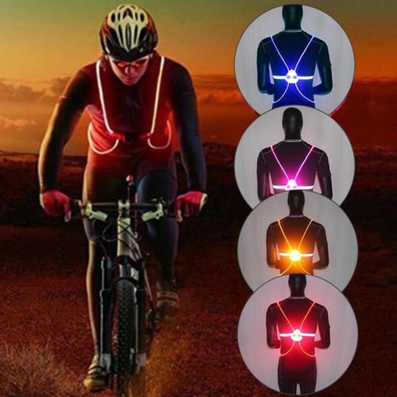 Gilet de sécurité LED clignotant pour visibilité maximale la nuit, idéal cyclistes et coureurs.