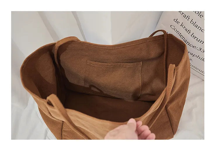 Sac cabas grand format en tissu durable pour femme, un choix éco-responsable et pratique.