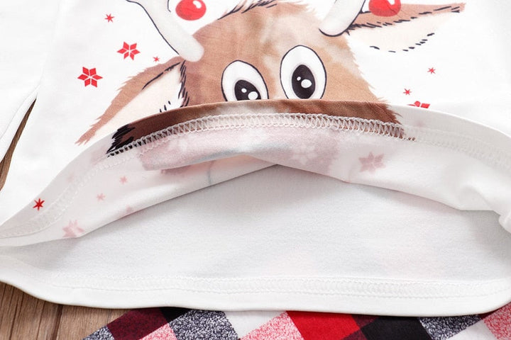 Pyjama Noël enfant et bébé assorti cerf. Tenue confortable pour les fêtes de famille, idéal cadeau d'hiver.