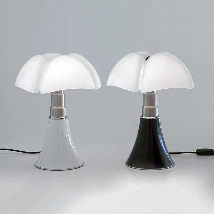 Lampe de table LED fleur, design contemporain et réglable, idéale pour un éclairage de bureau moderne.