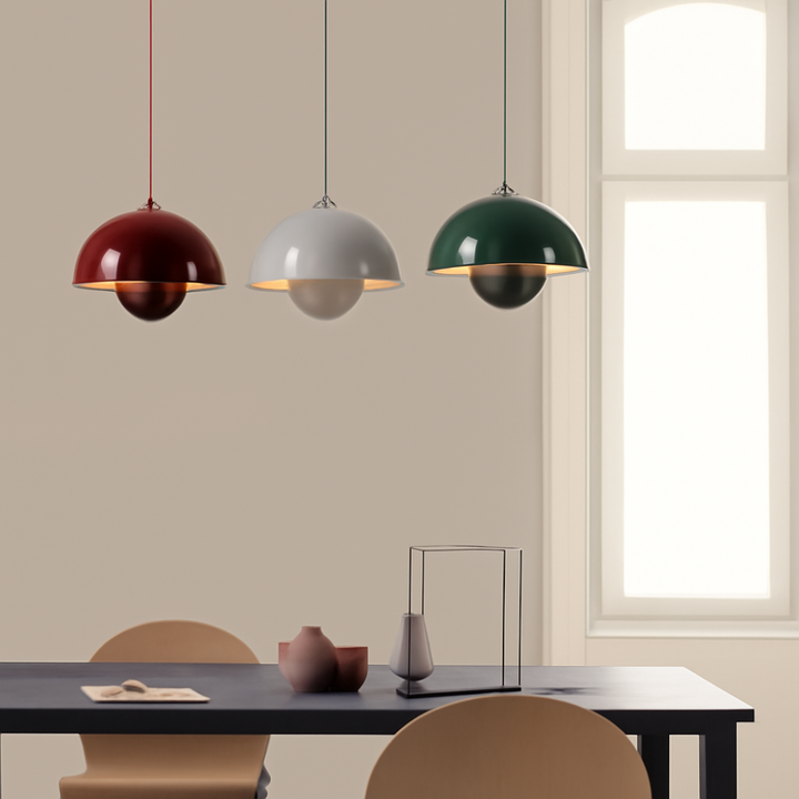 Éclairage décoratif minimaliste demi-dôme. Ambiance chic pour intérieur salon/salle à manger.