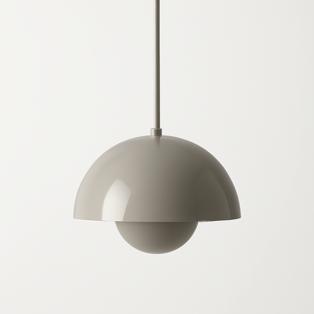 Luminaire design demi-dôme en bois clair, style scandinave moderne pour intérieur.