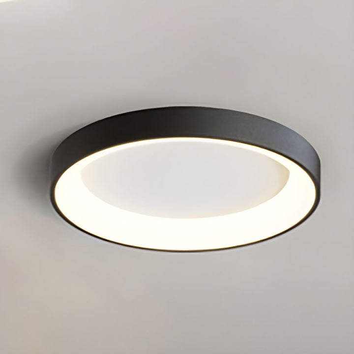 Éclairage LED moderne, plafonnier design pour une ambiance lumineuse agréable.