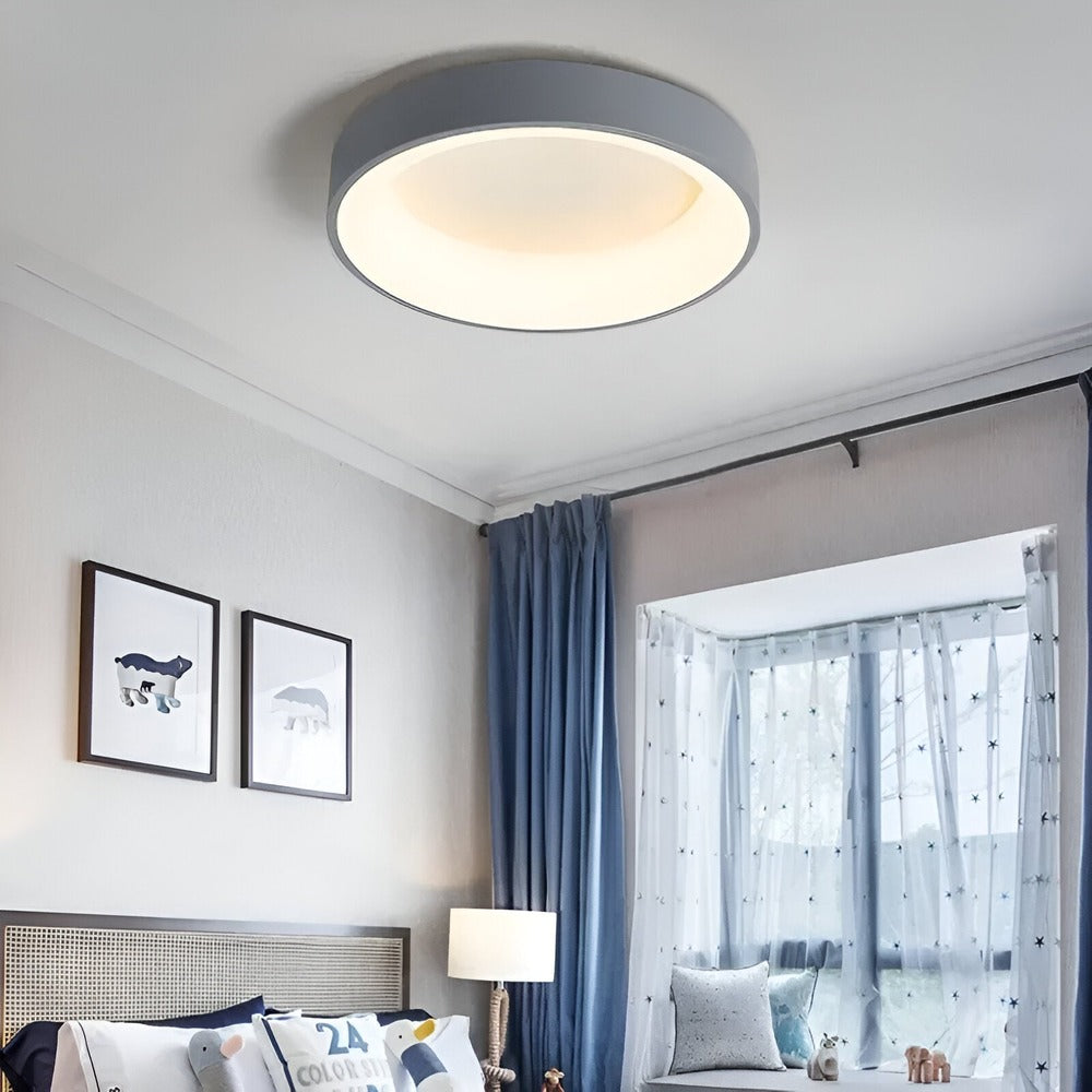 Lampe de plafond LED design pour chambre, lumière douce et efficace.