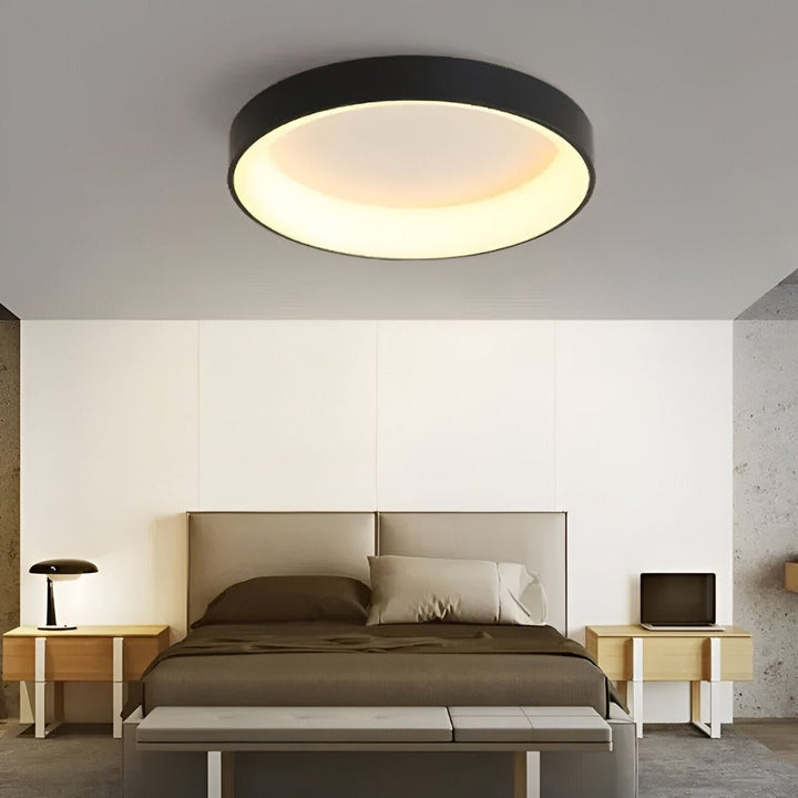 Luminaire rond LED ultra-plat, parfait pour décoration intérieure contemporaine.