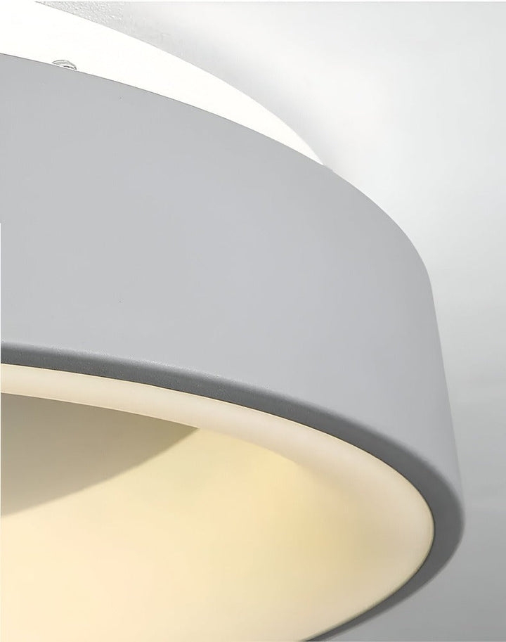 Lampe de plafond LED minimaliste, diffuseur de lumière douce et homogène.