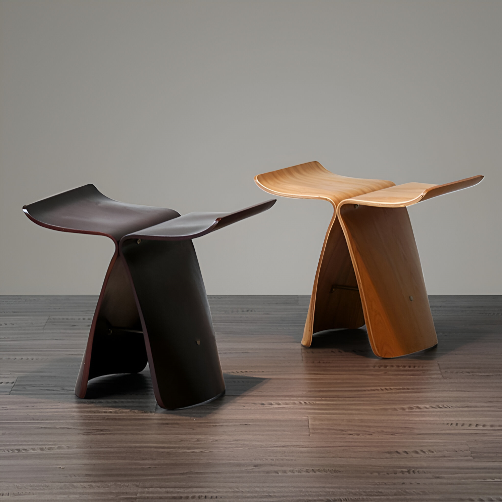 Tabouret artisanal en bois naturel, fait main, meuble décoratif élégant pour intérieur zen.