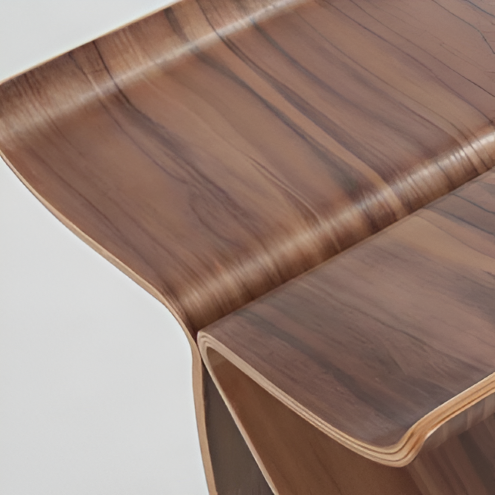 Vue latérale d'un pouf en bois massif artisanal, tabouret naturel pour décoration intérieure zen.
