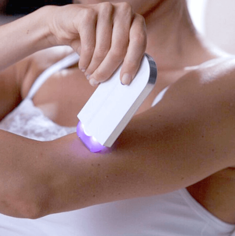 Épilation laser indolore à domicile, technologie avancée pour une peau lisse et un soin du corps parfait.