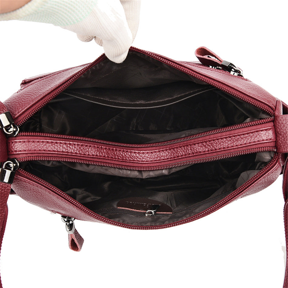 Sac bandoulière femme bordeaux tendance, idéal pour un look organisé et chic, parfait accessoire mode.
